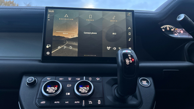 Land Rover Defender 3.0 D250 X-Dynamic SE 90 3dr Auto Diesel Estate